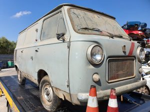 Read more about the article FIAT 850  furgoncino degli anni 60, disponibile nel nostro autoparco di demolizione per la vendita di ricambi usati. Cell 348 584 6422
