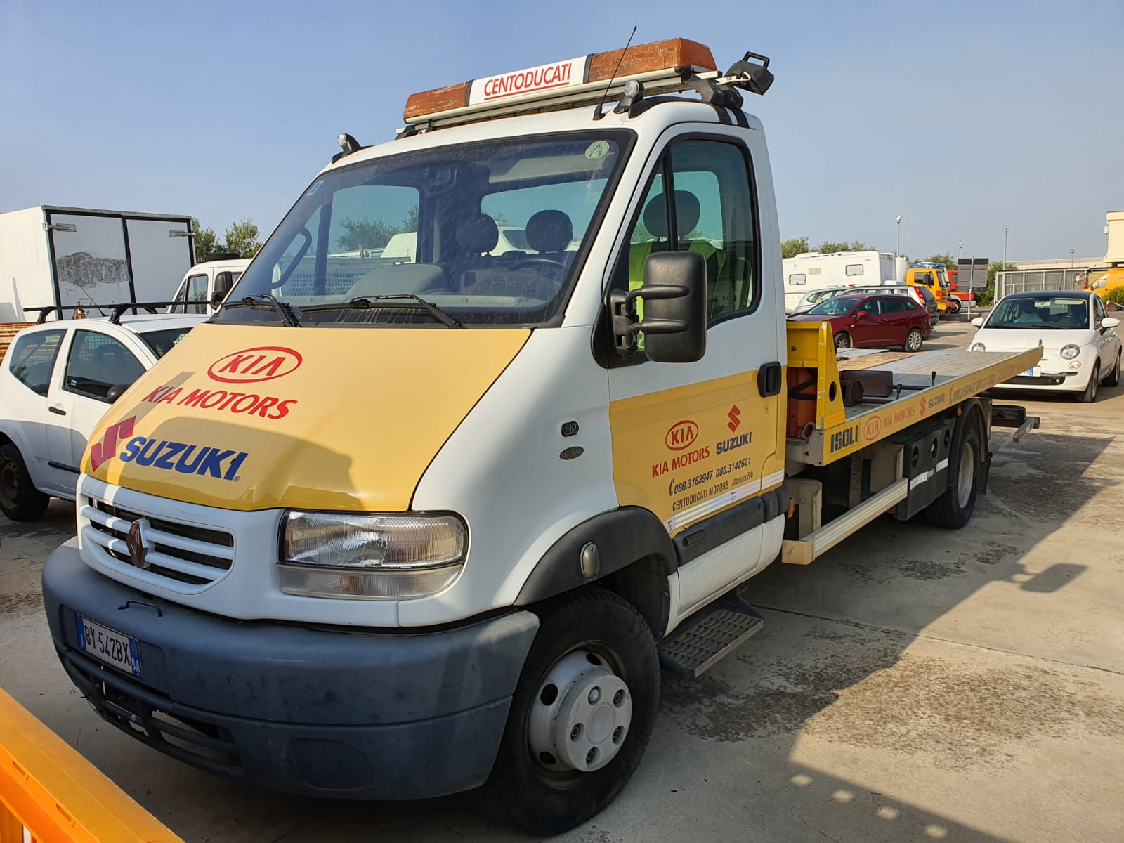 Al momento stai visualizzando Nel nostro autoparco di veicoli usati proponiamo in vendita carroattrezzi Renault master con attrezzatura isoli pianale di 5 metri scarrabile piedi di sostegno e forca per rimorchio secondo veicolo euro 20.000
