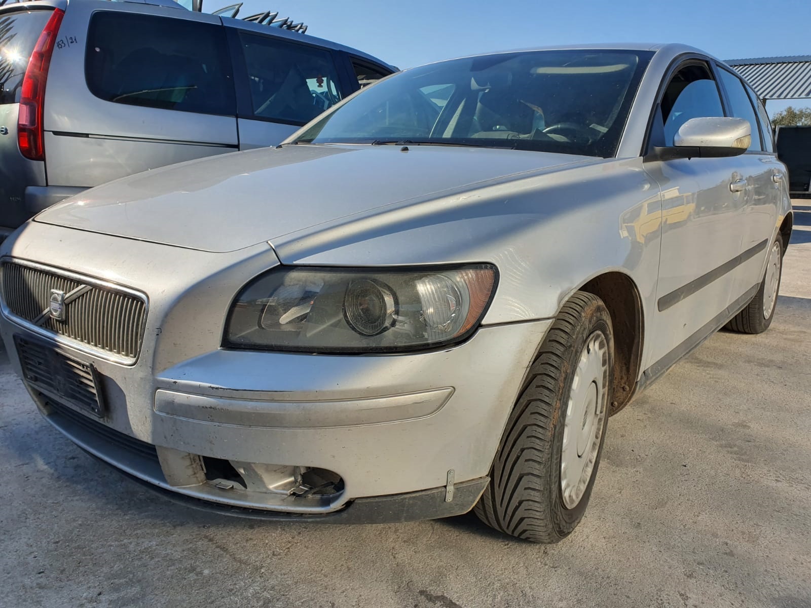 Al momento stai visualizzando Volvo V50 disponibile nel nostro autoparco di demolizione per la vendita dei ricambi usati; info solo telefonando al 348 58 46 422.