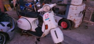 Scopri di più sull'articolo Piaggio vespa px disponibile nel nostro autoparco di demolizione per la vendita dei ricambi usati; info solo telefonando al 3485846422.