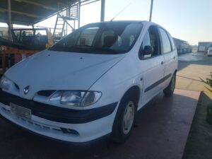 Scopri di più sull'articolo Renault scenic disponibile nel nostro autoparco di demolizione per la vendita dei ricambi usati info solo telefonando al 3485846422.