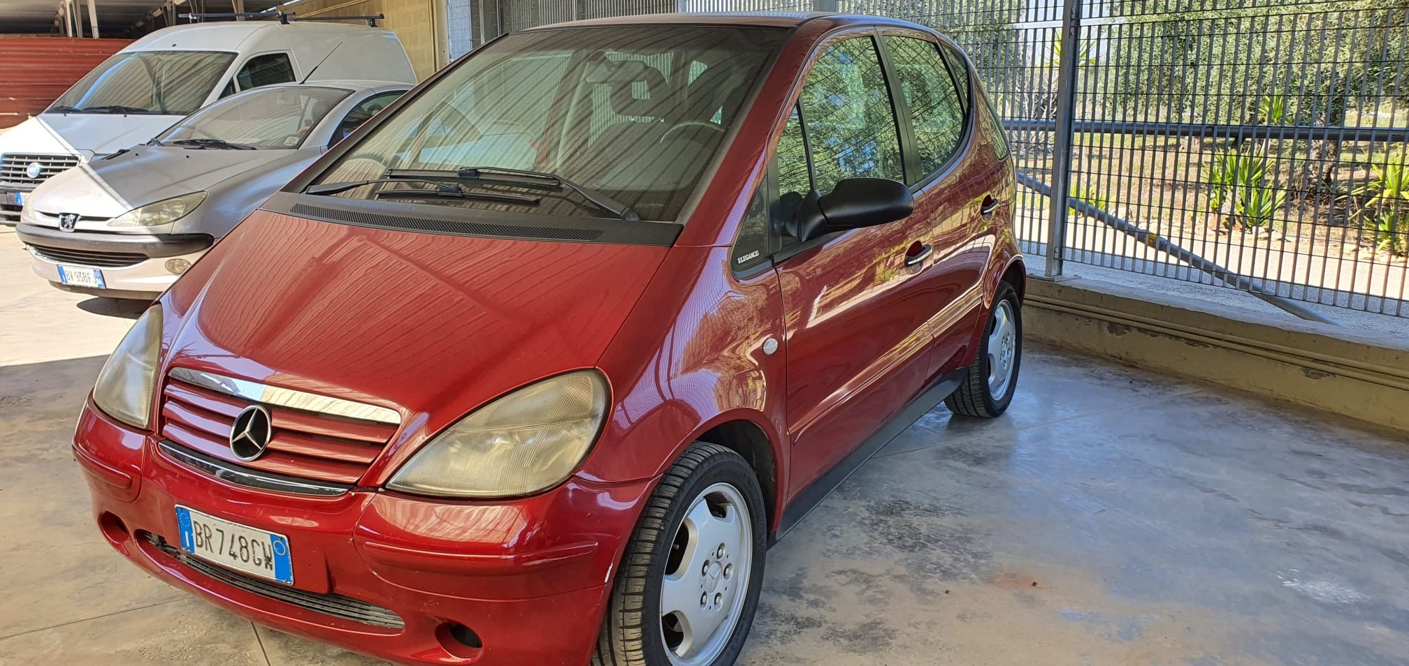 Al momento stai visualizzando Mercedes classe A 170 CDI del 2004 in vendita presso il nostro autosalone, €2000. Full optional, ben tenuta come da foto, clima, vetri elettrici, chiusura centralizzata, antislittamento, antifurto, autoradio, abs, ecc…<br>Disponibile per visione e prova su strada anche ad operatori di settore di VS fiducia. Possibilità di acquisto anche pagando a rate.<br>Info solo telefonando al 348 5846422.<br>Universal Car di Nicola Ladisa.