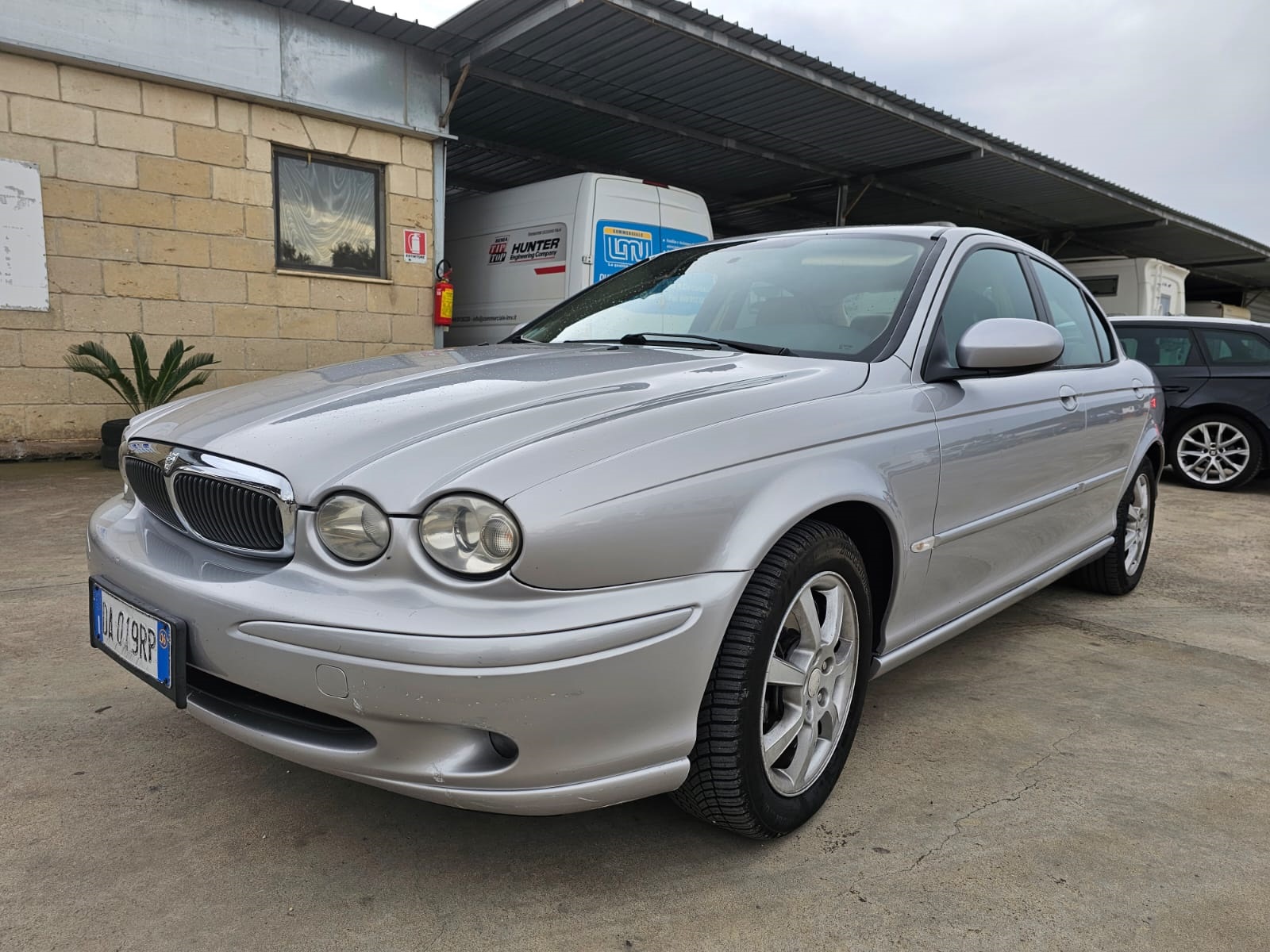 Scopri di più sull'articolo Jaguar X Type 2.0 Diesel disponibile per il servizio di noleggio a breve e lungo termine. Info e prenotazioni al 3485846422.