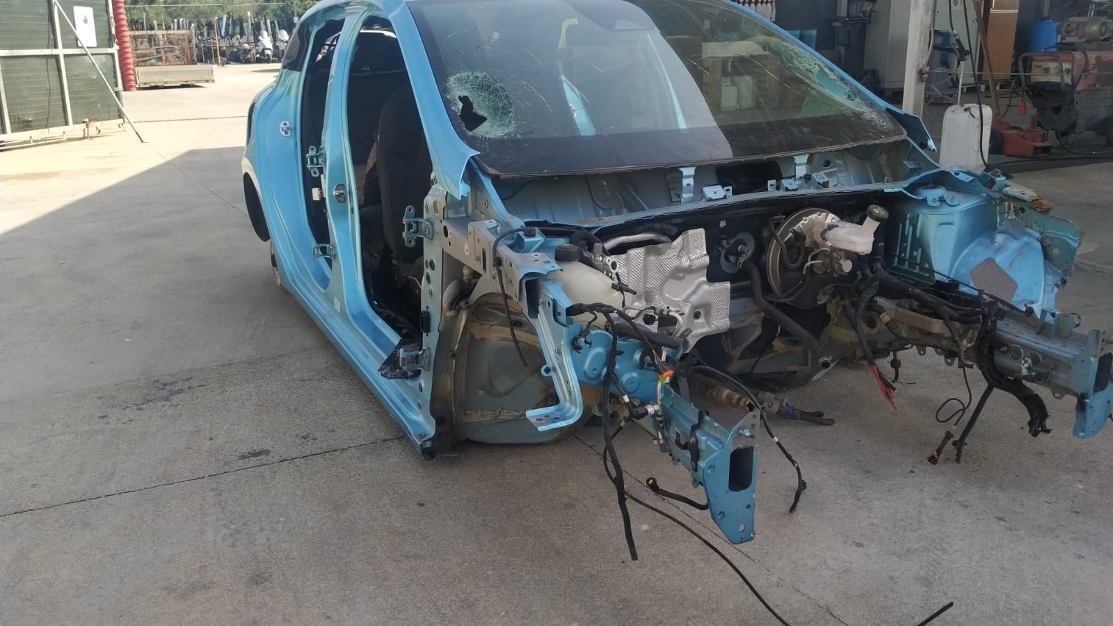 Al momento stai visualizzando Scocca Clio del 2020 disponibile nel nostro autoparco di demolizione per la vendita dei ricambi usati. Info solo telefonando al 348 5846422. Universal Car di Nicola Ladisa.