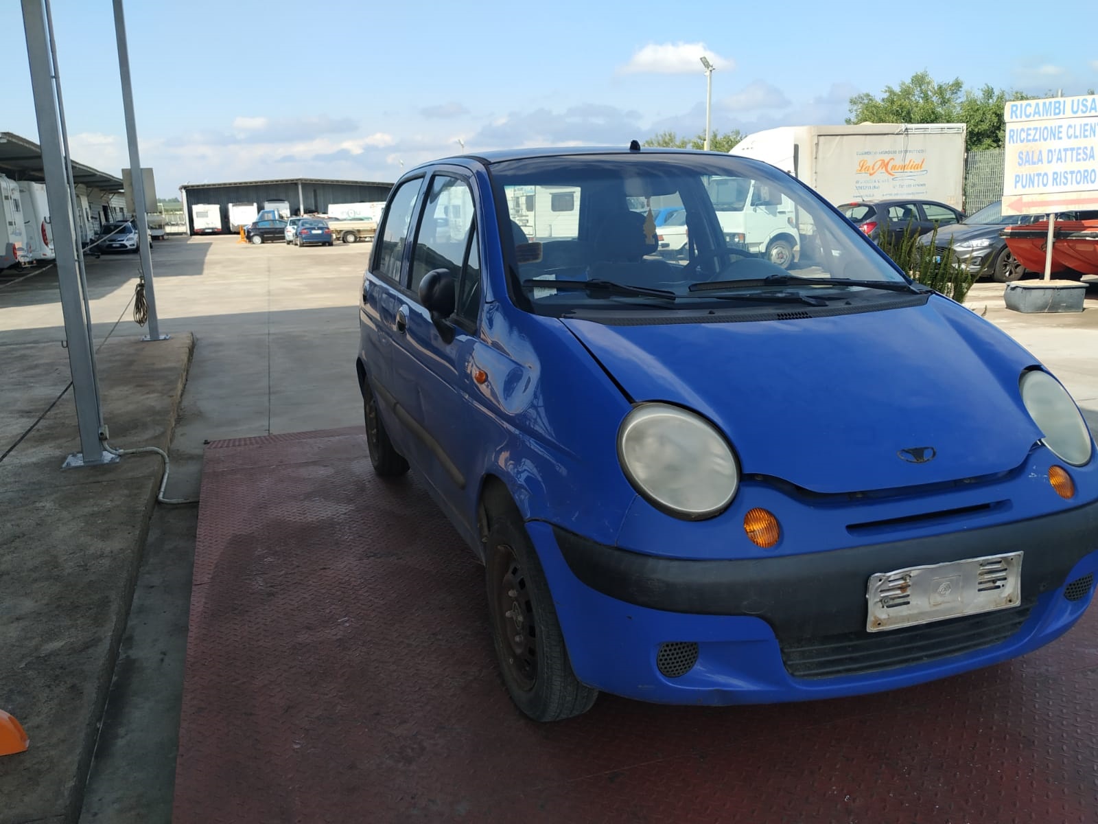 Al momento stai visualizzando Daewoo Matiz del 2003 disponibile nel nostro autoparco di demolizione per la vendita di ricambi usati. Info solo telefonando al 348 5846422.