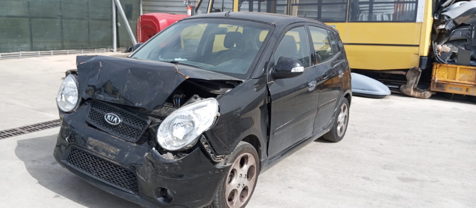 Scopri di più sull'articolo Kia Picanto del 2008 disponibile nel nostro autoparco di demolizione per la vendita dei ricambi usati. Info solo telefonando al 348 5846422. Universal Car di Nicola Ladisa.