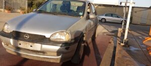 Scopri di più sull'articolo Opel Corsa del 1998 disponibile nel nostro autoparco di demolizione per la vendita dei ricambi usati. Info solo telefonando al 348 5846422. Universal Car di Nicola Ladisa.